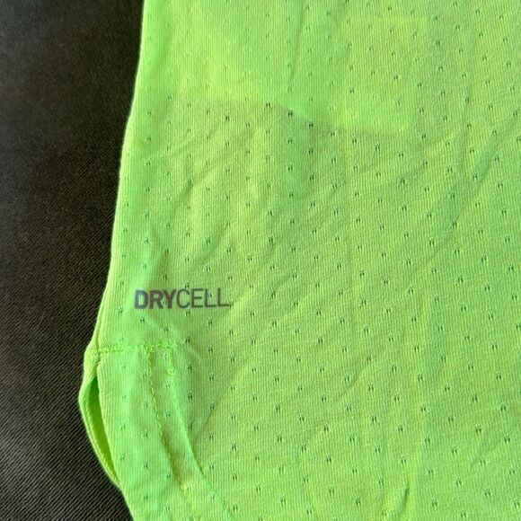 Puma Training T-Shirt Regular Fit Dry Cell Green Glare Size S NWT - Picture 9 of 12